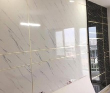 Nên lựa chọn cơ sở thi công tấm giả đá uy tín ở đâu?