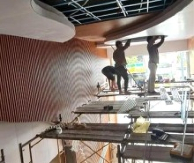 Bật mí cơ sở thi công lam sóng nhựa giả gỗ chuyên nghiệp, giá cả cạnh tranh